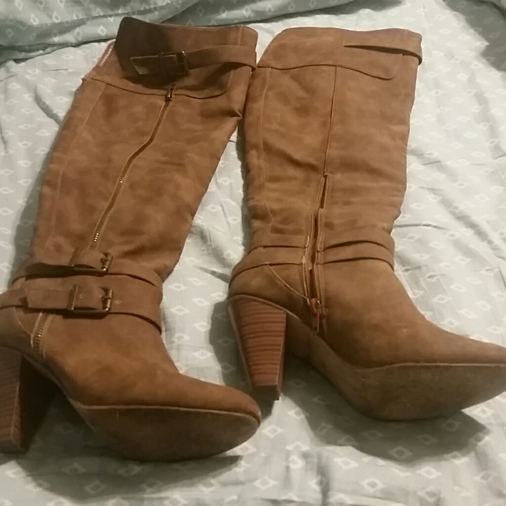 Knee high chunky heel Brown boots